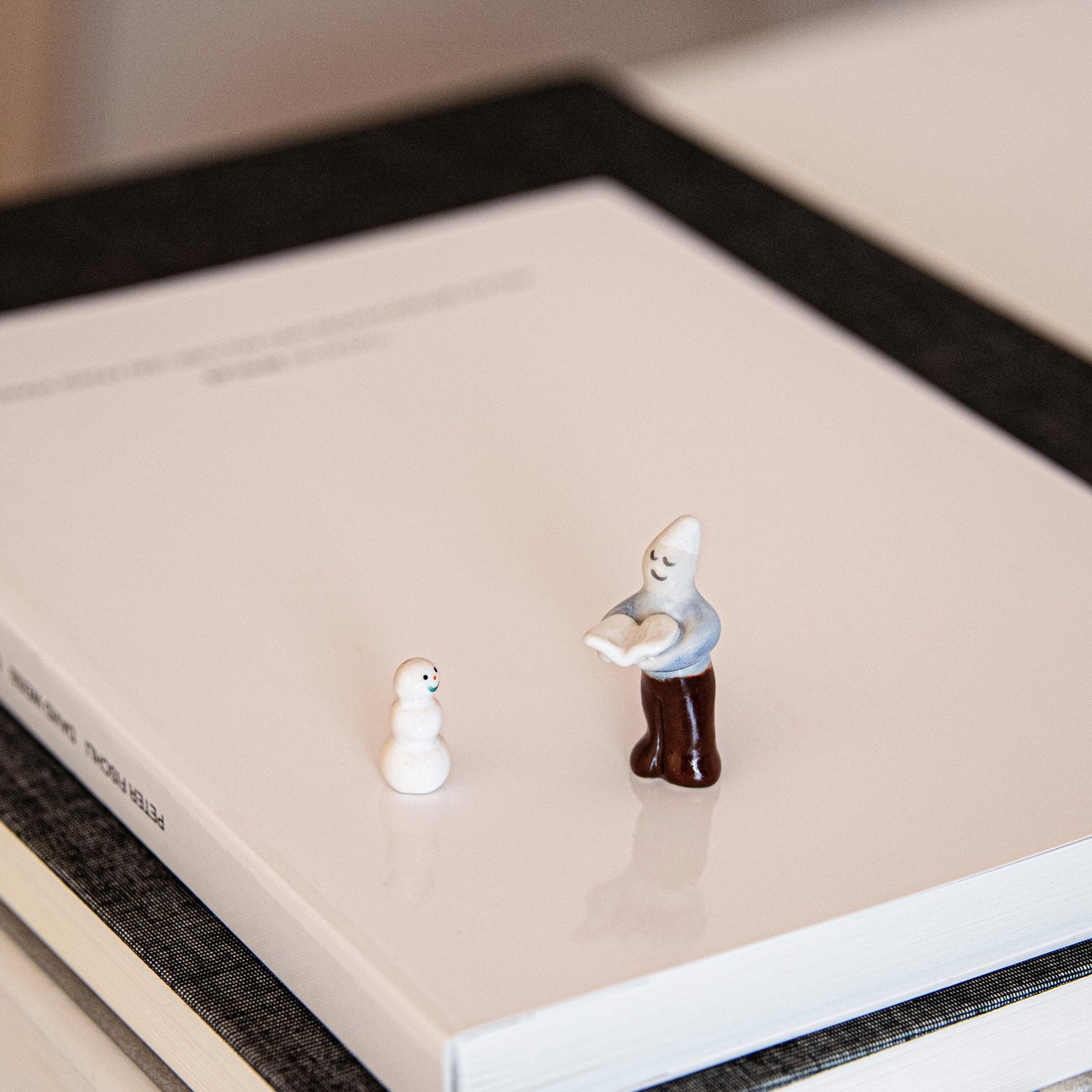 【1月16日(金) 12:00販売】本を読んでいるフェーブ